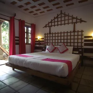 Ambadi Hotel Thekkady